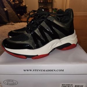 Steve Madden: Maximus / Size: 7 / Canon Multi (red/black)